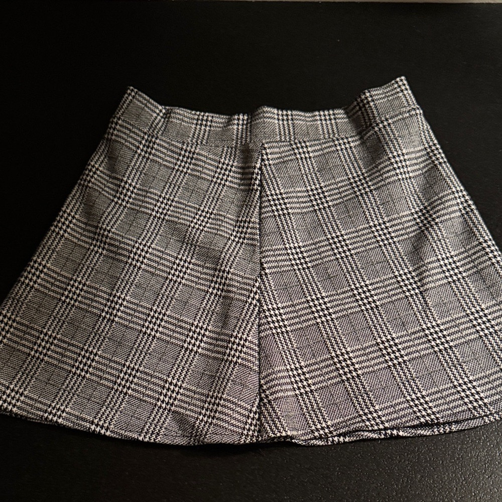 Brandy Melville Houndstooth Skirt in Black and White